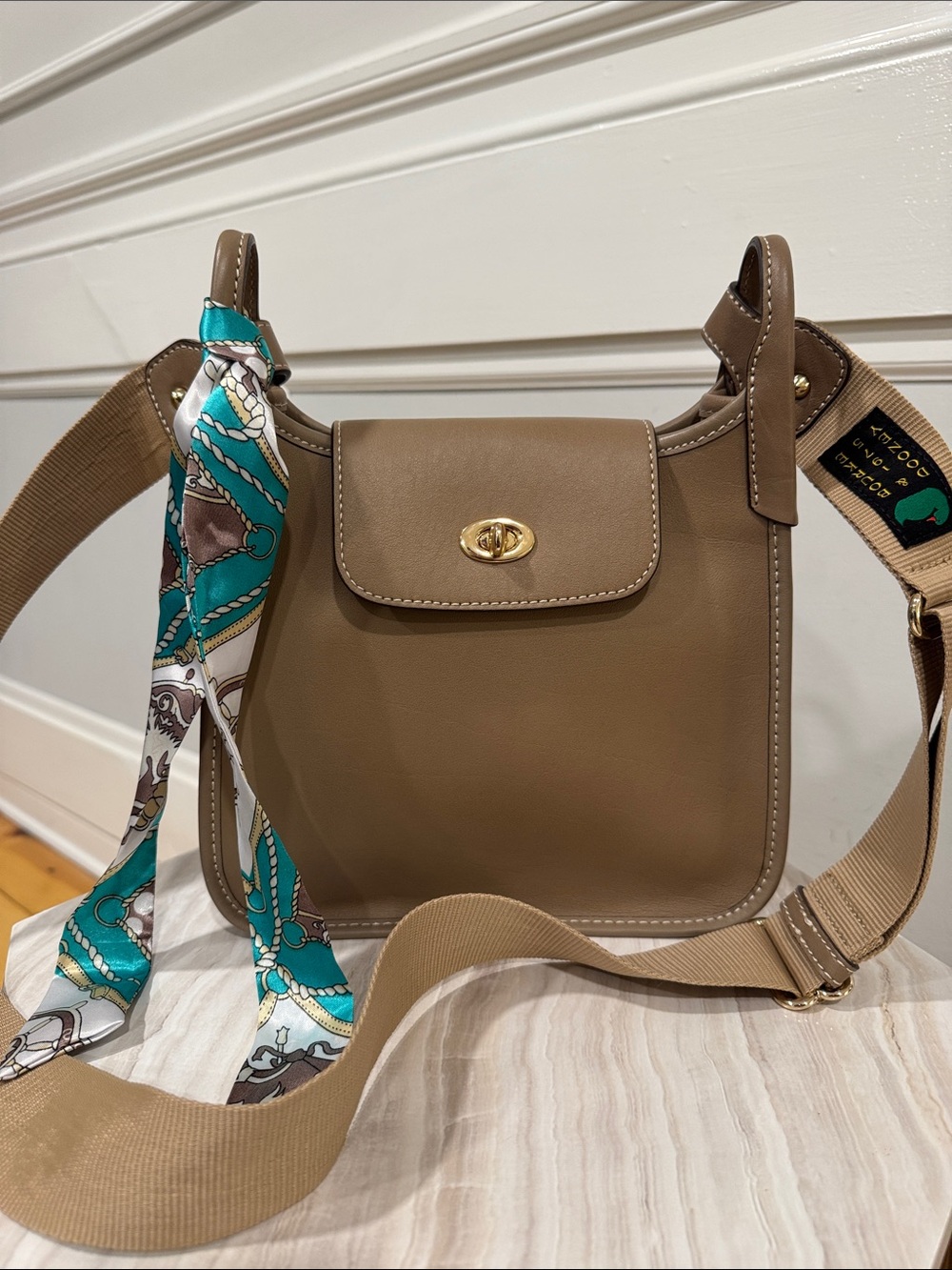 Dooney & Bourke Bag Penrose 2 Messenger 25 Taupe Leather Crossbody - Picture 4 of 17